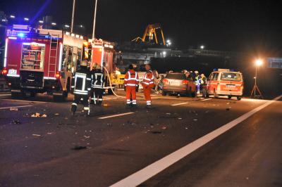 Weilheim: Toedlicher Verkehrsunfall auf der BAB8 zwischen den Anschlussstellen Aichelberg und Kirchheim-Ost